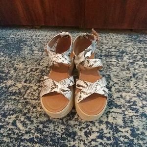 Snakeskin print platform espidrills Sz 8